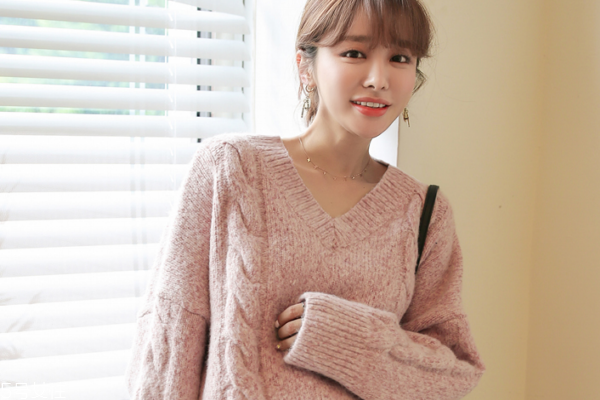 为什么羊毛衫机洗会缩水,毛衣的正确洗法