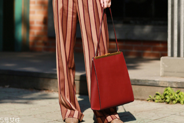 皮包脏了怎么清洗的最佳方法,皮包脏了怎么擦拭