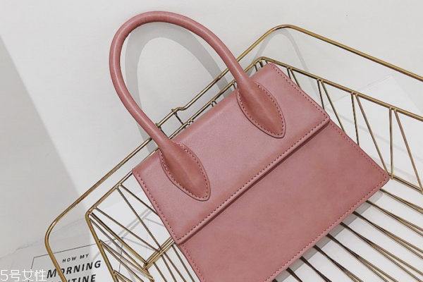 皮包染色怎么清洗干净,皮包被染色了怎么清洗