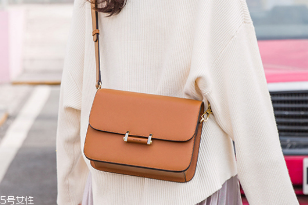 皮包氧化变色怎么办,包包五金生锈怎么办