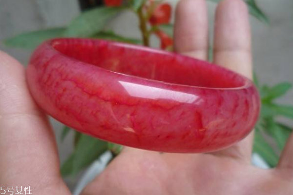 鸡血石手镯真假鉴别,鸡血玉手镯怎么鉴定真假 鸡血石手镯真假鉴别,鸡血玉手镯怎么鉴定真假
