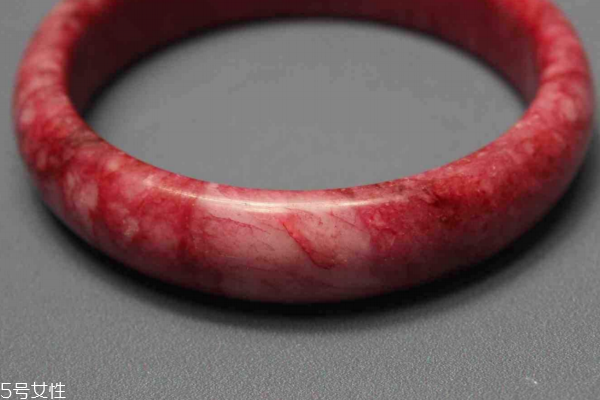 鸡血玉手镯一般多少钱,鸡血石手镯的价格 鸡血玉手镯一般多少钱,鸡血石手镯的价格