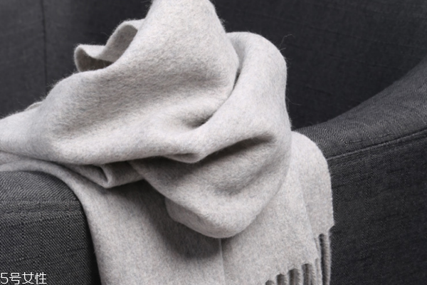 羊绒围巾能熨烫吗,羊绒围巾怎么熨烫 羊绒围巾能熨烫吗,羊绒围巾怎么熨烫