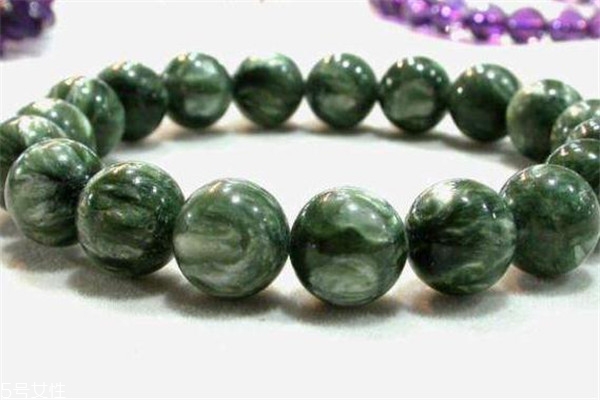 绿龙晶的功效和作用是什么,绿龙晶的功效和作用及禁忌