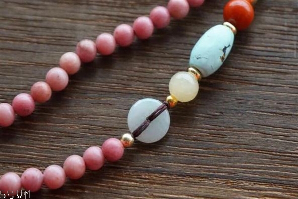 蔷薇辉石对人体有害吗,蔷薇辉石的功效 蔷薇辉石对人体有害吗,蔷薇辉石的功效