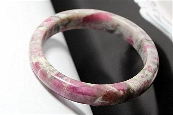 碧玺的作用和功效,梅花碧玺的功效和作用佩戴禁忌 碧玺的作用和功效,梅花碧玺的功效和作用佩戴禁忌