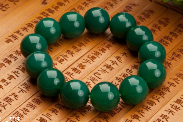 怎样辨别绿玛瑙的真假,绿玛瑙的鉴别方法