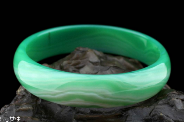 绿玛瑙手镯一般多少钱,绿玛瑙手镯一般多少钱 这个价位最常见 绿玛瑙手镯一般多少钱,绿玛瑙手镯一般多少钱 这个价位最常见