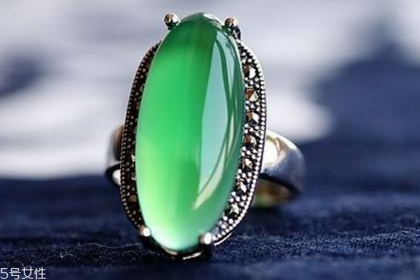 绿玛瑙的功效和作用佩戴禁忌,绿玛瑙的功效和作用是什么 绿玛瑙的功效和作用佩戴禁忌,绿玛瑙的功效和作用是什么