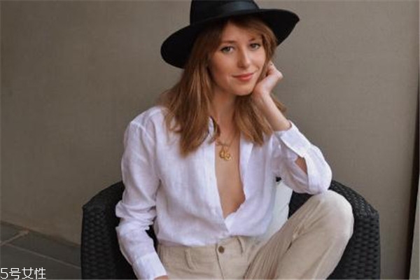 白色衬衫衣领发黄怎么洗白,白色衬衫发黄了怎么可以洗白