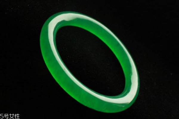 马来玉和翡翠的区别,马来玉和翡翠的区别图片