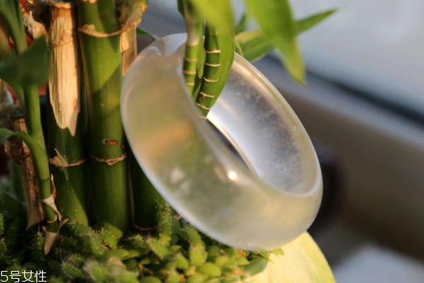 水沫玉什么颜色好,水沫玉有什么颜色 水沫玉什么颜色好,水沫玉有什么颜色