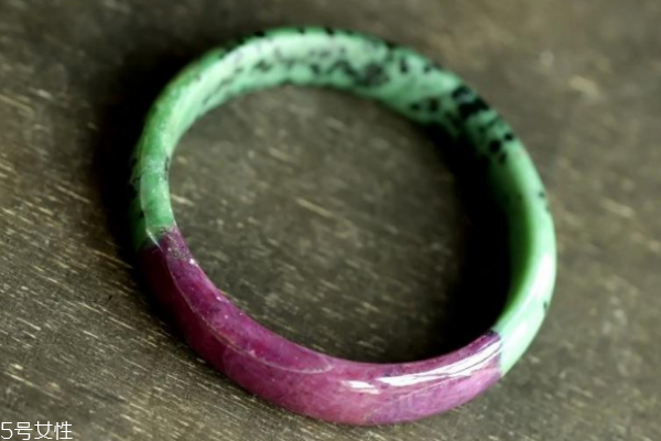 红绿宝手镯怎么看真假视频,怎样鉴别红绿宝的真假 红绿宝手镯怎么看真假视频,怎样鉴别红绿宝的真假