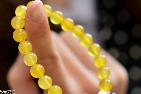 黄玛瑙的寓意是什么,红玛瑙的寓意是什么