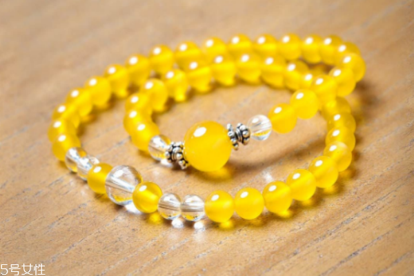 玛瑙和玉石的区别是,南红玛瑙的作用和功效