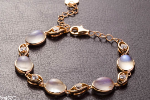 月光石适合什么星座戴,月光石适合什么星座佩戴有什么功效