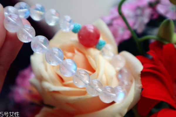 月光石戒指佩戴在哪只手,月光石手串戴哪只手 月光石戒指佩戴在哪只手,月光石手串戴哪只手