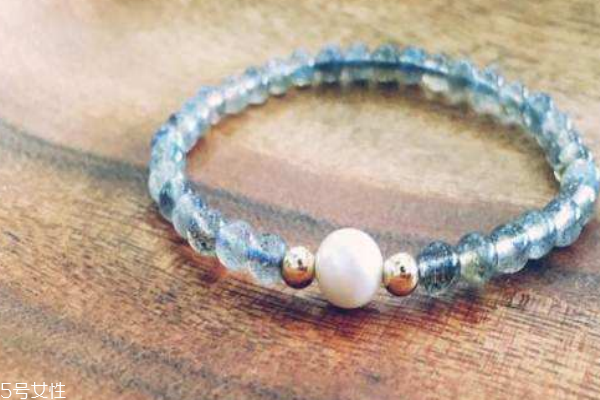 拉长石的功效和作用是什么,拉长石的功效和作用佩戴禁忌