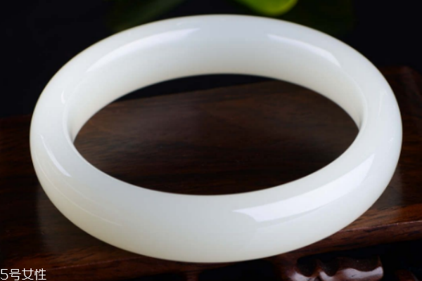 阿富汗玉和翡翠的区别,天然阿富汗玉值钱吗