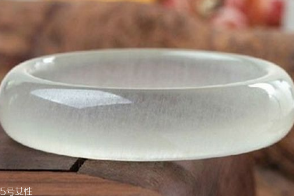 天山冰玉手镯多少钱一只,天山冰翠手镯价格 天山冰玉手镯多少钱一只,天山冰翠手镯价格