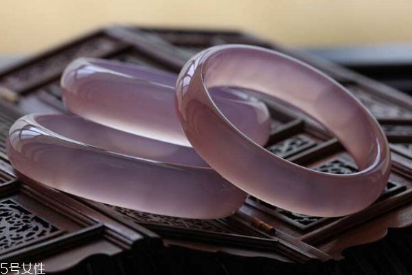 芙蓉石手镯的功效和作用,芙蓉玉手镯的作用和功效