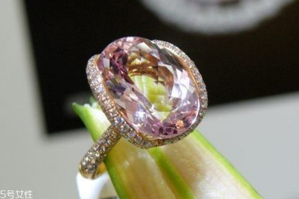 怎样鉴别摩根石真假,摩根石真假对比