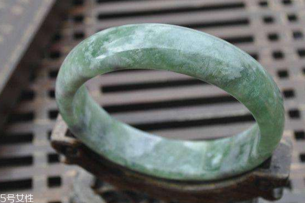 蓝田玉有什么寓意,蓝田生玉是什么意思