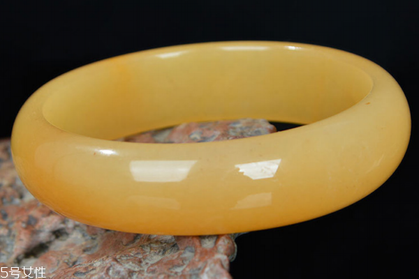 新疆金丝玉手镯的价格是多少,新疆金丝玉手镯价格大概多少