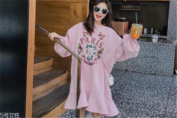 卫衣裙图片,卫衣和裙子怎么穿搭