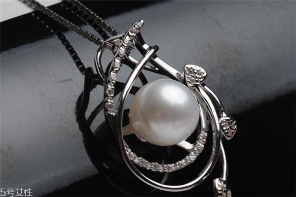 淡水珍珠什么颜色最珍贵,淡水珍珠什么颜色最好看