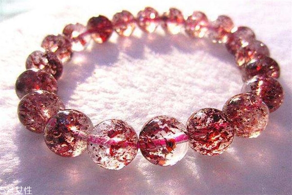 南红手串的功效和作用,鲜草莓的功效和作用