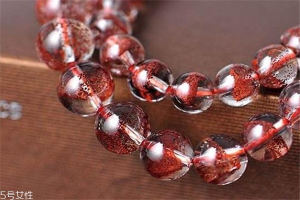 招财是黄水晶好还是绿幽灵好?,绿幽灵水晶和黄水晶哪个更招财