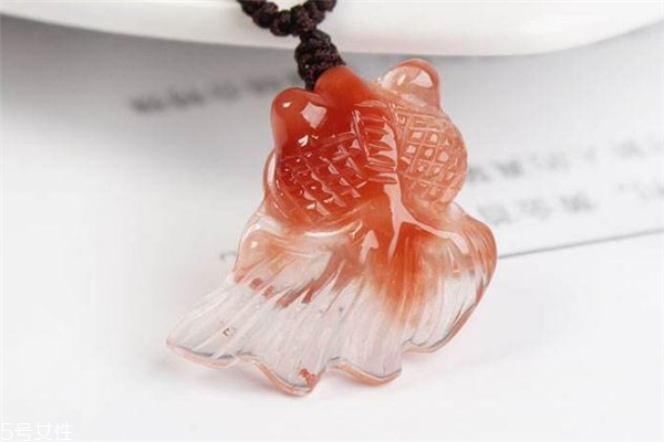 红兔毛水晶越红越好吗?戴久了会有变化吗?,红兔毛水晶越红越好吗