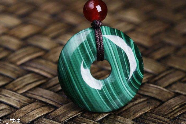 怎么辨别孔雀石的真假,真假孔雀石对照图 怎么辨别孔雀石的真假,真假孔雀石对照图