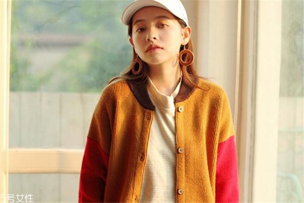 针织开衫内搭什么比较好看,香奈儿针织开衫