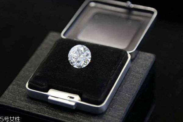裸钻和成品钻戒的区别,裸钻和成品钻戒的区别贴吧