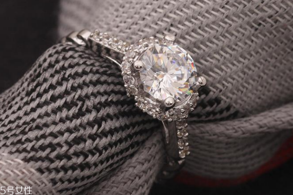 钻戒需要定制时间吗,定制钻戒需要注意什么 钻戒需要定制时间吗,定制钻戒需要注意什么