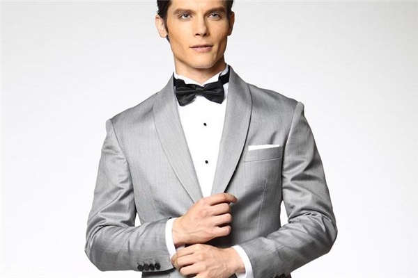 新郎结婚穿什么颜色西装,结婚新郎穿什么衣服
