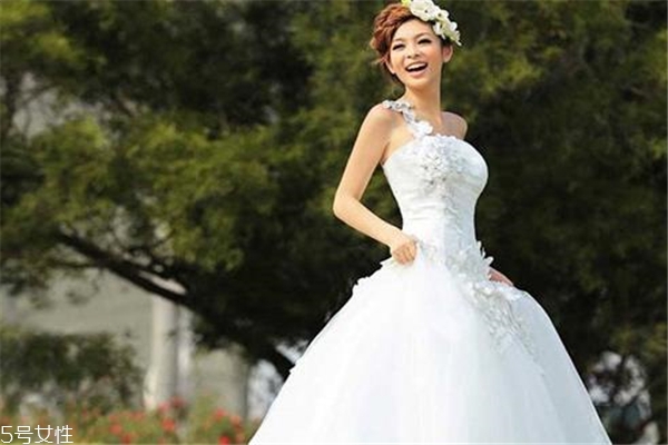 婚纱钱是在彩礼钱里面嘛,彩礼包括婚纱照的钱吗 婚纱钱是在彩礼钱里面嘛,彩礼包括婚纱照的钱吗