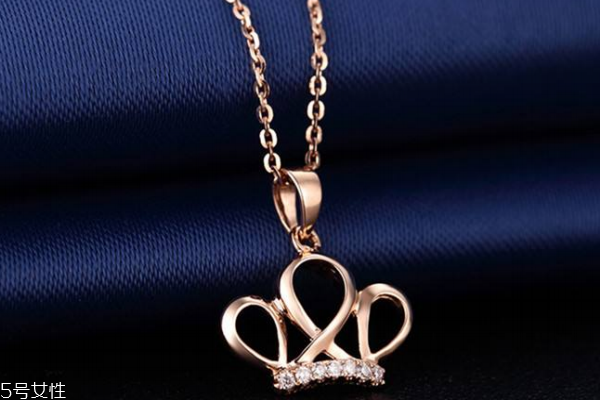 皇冠钻石吊坠的寓意和象征,皇冠钻石项链寓意