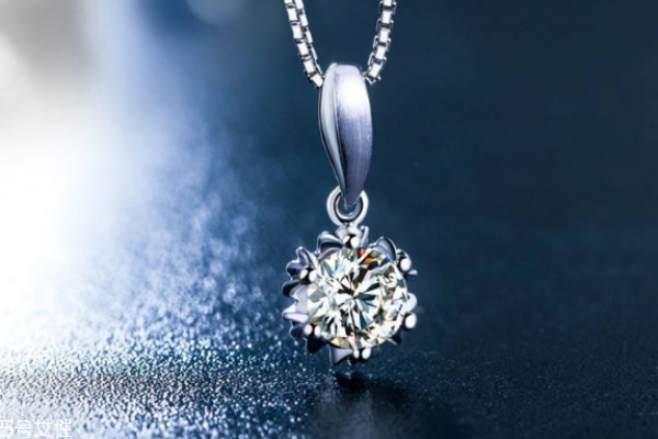 钻石吊坠哪个牌子好,国内钻石吊坠哪个品牌好