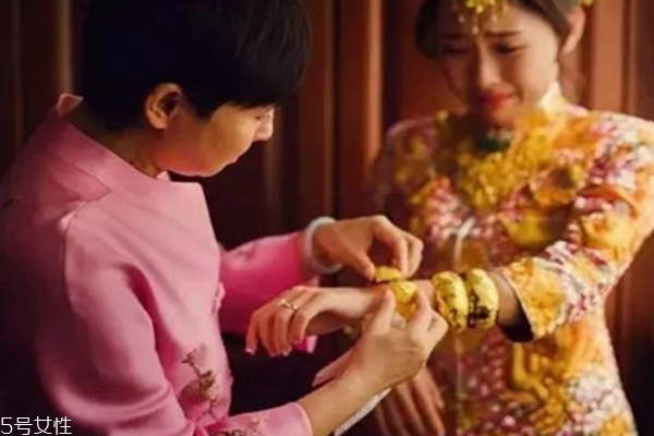 结婚三金一定要买黄金吗,结婚三金买黄金还是白金 结婚三金一定要买黄金吗,结婚三金买黄金还是白金