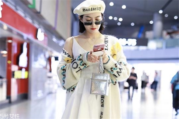 贝雷帽搭配什么衣服图片,贝雷帽搭配图片