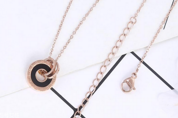 玫瑰金衣服适合什么肤色,玫瑰金色适合什么肤色的人