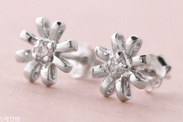 去哪里买纯银耳钉,纯银耳钉在哪里买 去哪里买纯银耳钉,纯银耳钉在哪里买