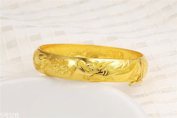 什么品牌的黄金手镯最好,黄金手镯哪个牌子最好最纯
