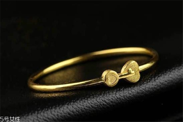 黄金手镯可以辟邪吗 一种民间说法,黄金手镯可以辟邪吗?