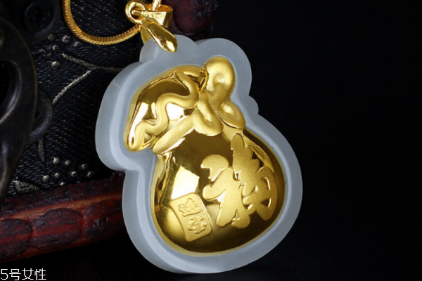 金镶玉吊坠寓意介绍 戴金镶玉的好处,佩戴金镶玉的好处