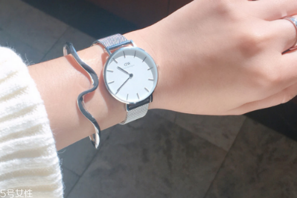 dw手表可以用多久,dw手表使用寿命