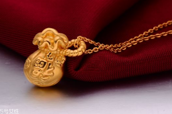 黄金福袋吊坠的寓意象征,黄金福袋吊坠的寓意和卖点